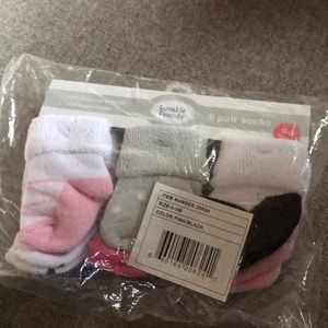 Luvable Friends 6 pair socks for 0-3 months